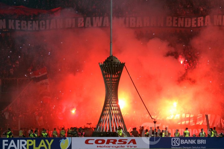 Suporter Arema Cronus Penuhi GBK