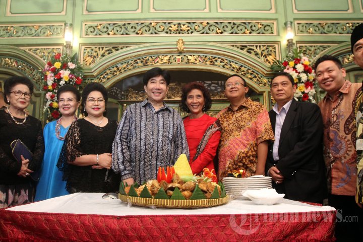 Susi Pudjiastuti Hadiri Ultah Guruh Soekarnoputra
