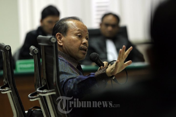 Sutan Bhatoegana Jalani Persidangan