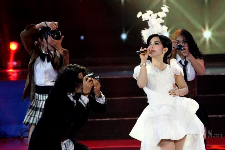 Syahrini di Dahsyatnya Awards 2015