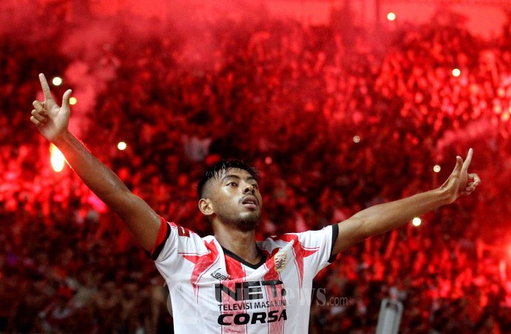 Syahroni Lakukan Selebrasi Uasi Cetak Gol