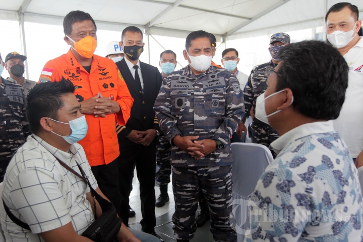 Tabur Bunga untuk Korban Pesawat Sriwijaya Air SJ 182