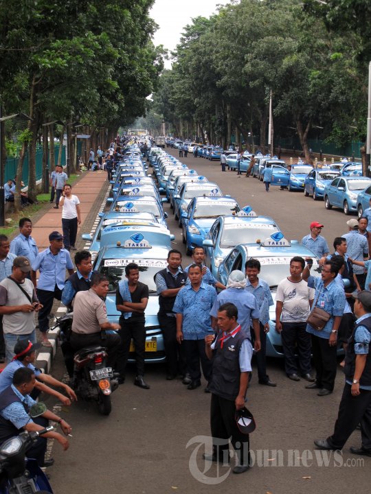 Taksi Berlindung di GBK