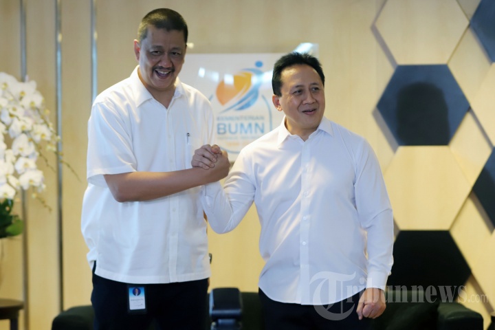 Garuda Indonesia Perkenalkan Komut dan Dirut Barunya: Triawan Munaf Serta Irfan Setiaputra