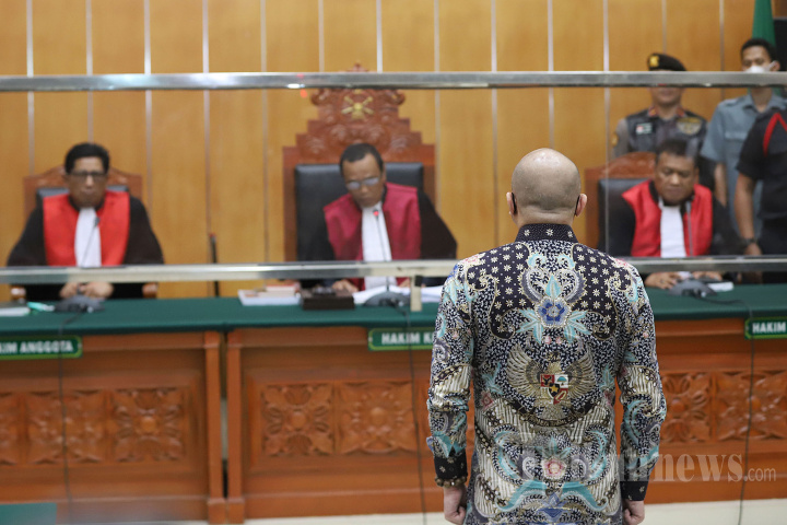 Teddy Minahasa Divonis Penjara Seumur Hidup
