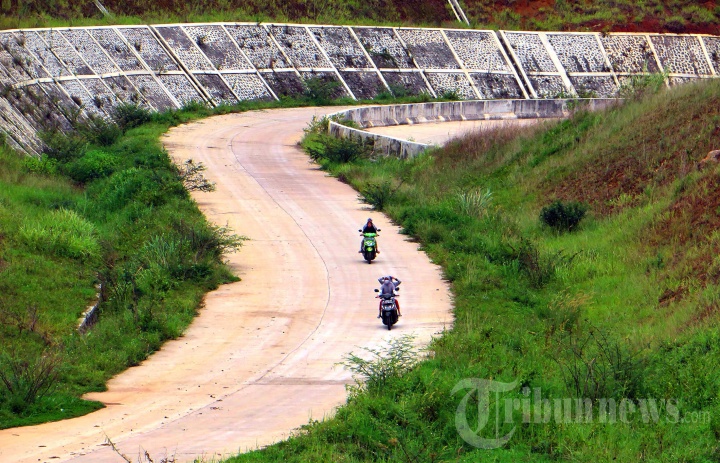 Terhambat Pembebasan Lahan, Tol Cisumdawu Terbengkalai