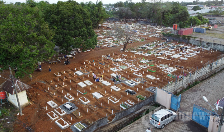Terlihat Lahan Pemakaman Covid-19 Macanda Sulsel Penuh (DRONE)