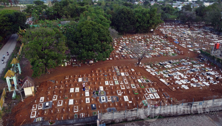 Terlihat Lahan Pemakaman Covid-19 Macanda Sulsel Penuh (DRONE)