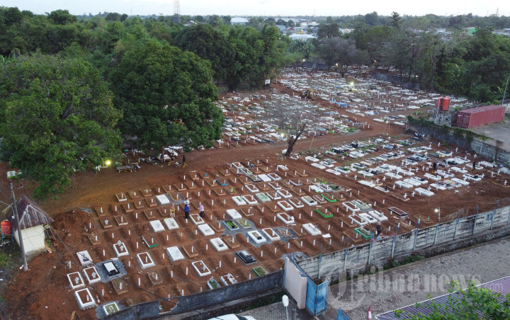 Terlihat Lahan Pemakaman Covid-19 Macanda Sulsel Penuh (DRONE)