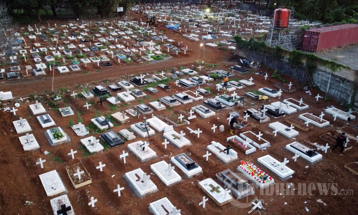 Terlihat Lahan Pemakaman Covid-19 Macanda Sulsel Penuh (DRONE)