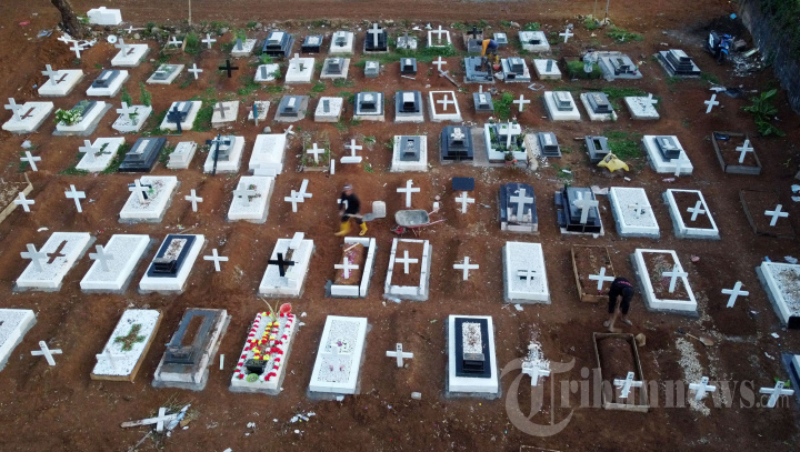 Terlihat Lahan Pemakaman Covid-19 Macanda Sulsel Penuh (DRONE)