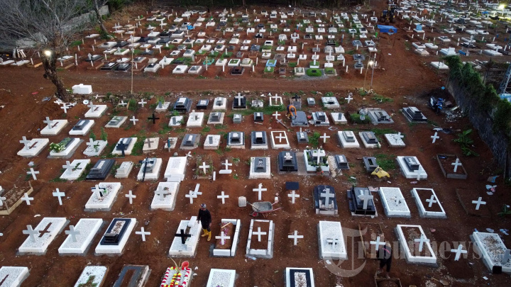 Terlihat Lahan Pemakaman Covid-19 Macanda Sulsel Penuh (DRONE)