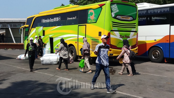 Terminal AKAP Kalideres Dipadati Pemudik Lebaran