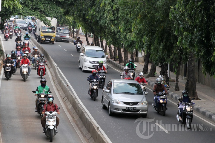 Terobos Jalur Busway