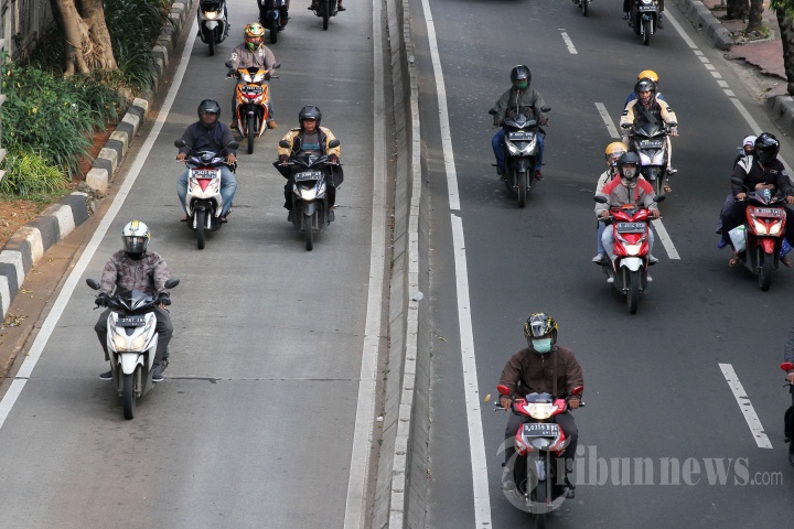 Terobos Jalur Busway