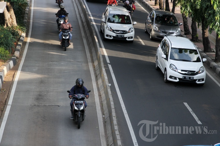 Terobos Jalur Busway