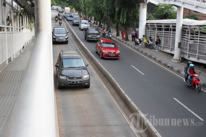 Terobos Jalur Busway