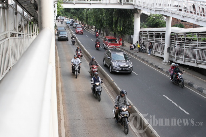 Terobos Jalur Busway