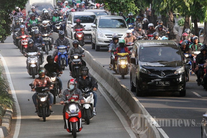 Terobos Jalur Busway