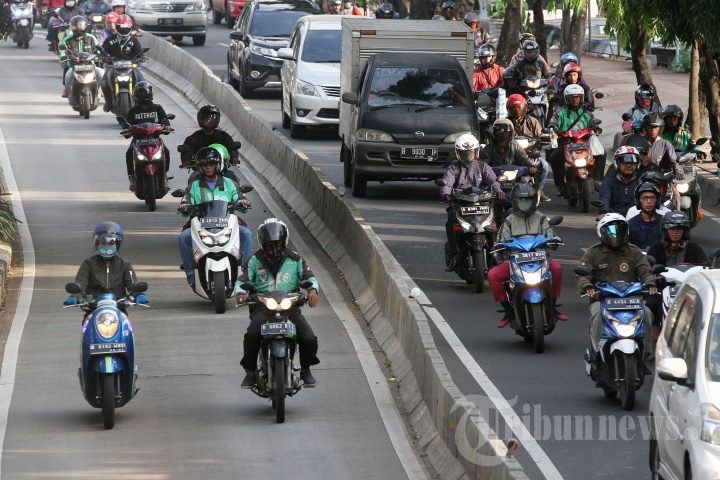 Terobos Jalur Busway