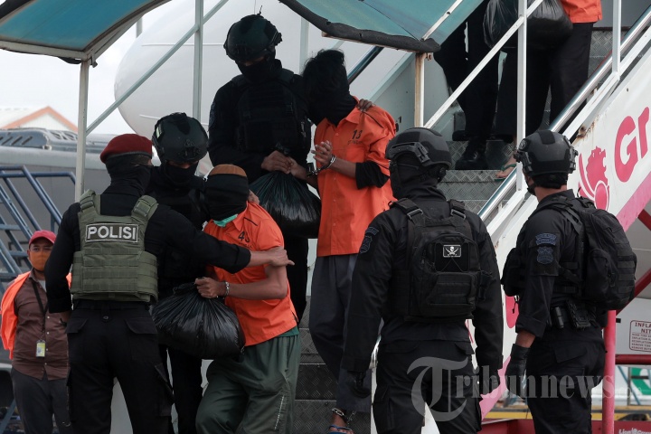 Teroris dari Makassar dan Gorontalo Tiba di Jakarta