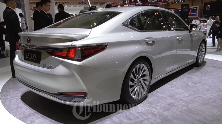 The Entirely New Lexus ES di GIIAS 2018