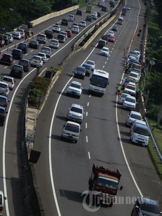 Tiang Penyangga Jembatan Cisomang Tol Cipularang Bergeser