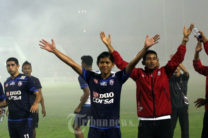 Tim Arema FC Rayakan Kemenangan