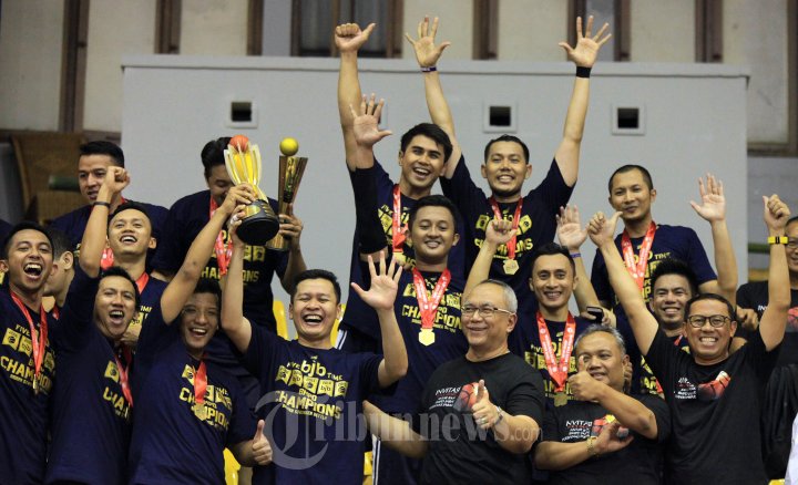 Tim Bola Basket Bank BJB Juara Perbanas Cup Jabar 2015