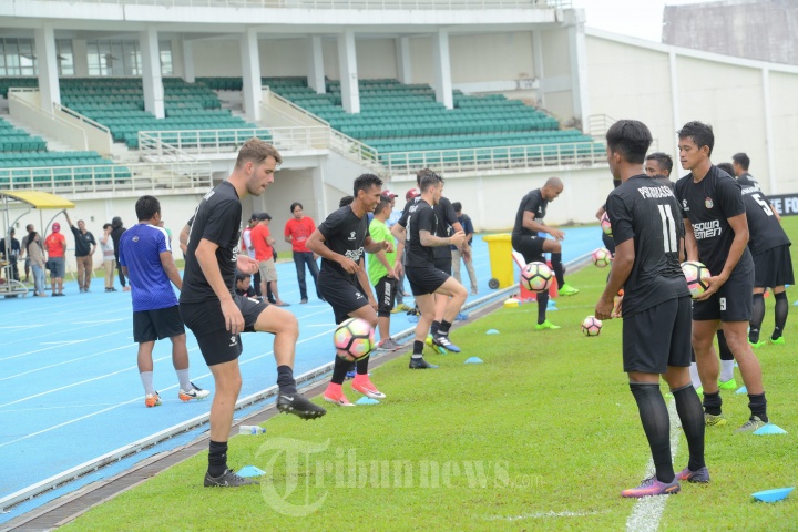 Tim PSM Latihan Kontrol Bola