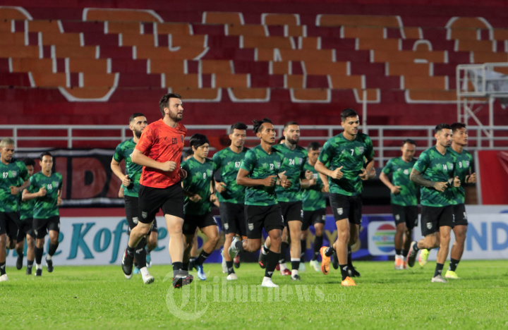 Tim Sepakbola Borneo FC Samarinda Latihan