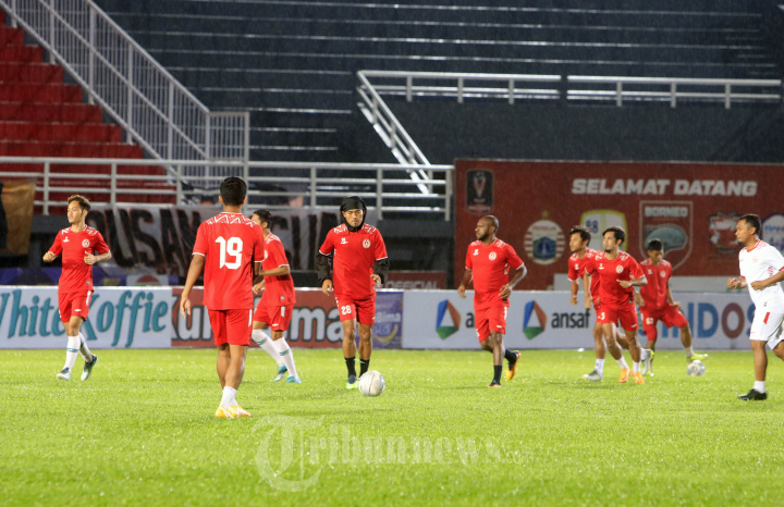 Tim Sepakbola PSS Sleman Uji Coba Lapangan