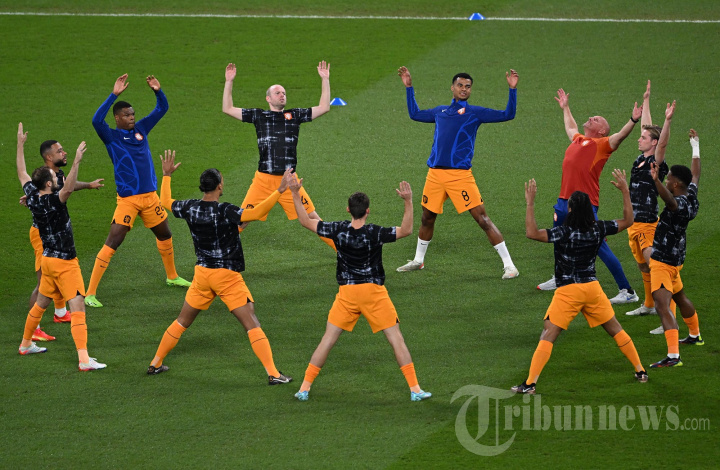 Timnas Belanda Melakukan Pemanasan