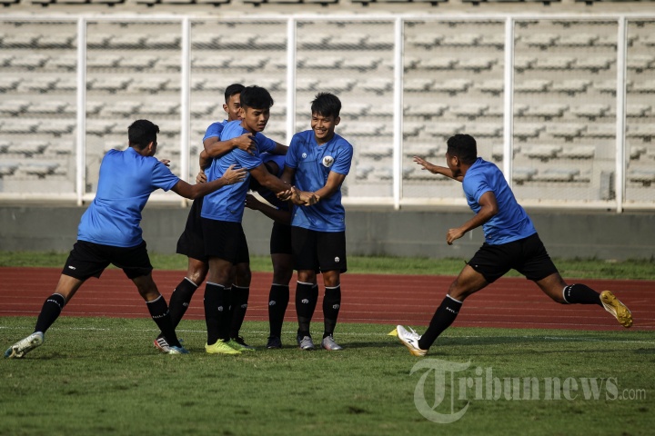 Timnas Indonesia U19 berlatih di Stadion Madya, Jakarta, Kamis (20/8/2020). Timnas Indonesia U19 dijadwalkan akan melakukan pemusatan latihan di Kroasia akhir bulan ini, untuk menghadapi kejuaraan AFC Cup Uzbekistan U19 Oktober mendatang.