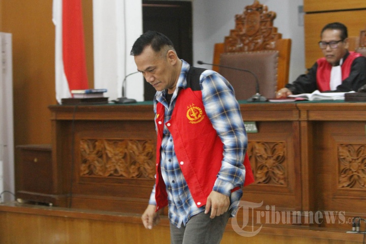 Tio Pakusadewo Bacakan Pledoi