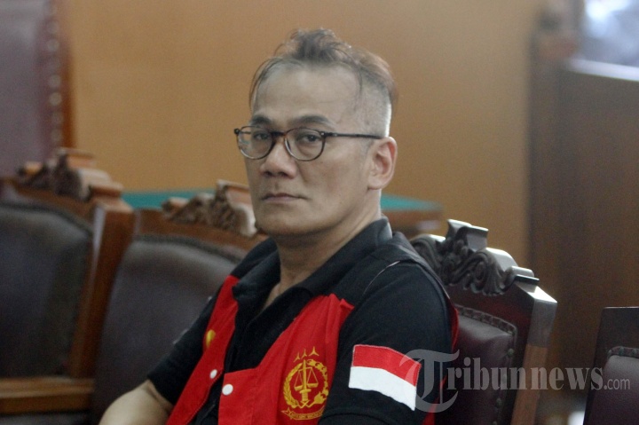 Tio Pakusadewo Jalani Sidang Dakwaan