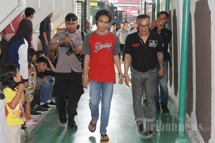 Tio Pakusadewo Jalani Sidang Dakwaan