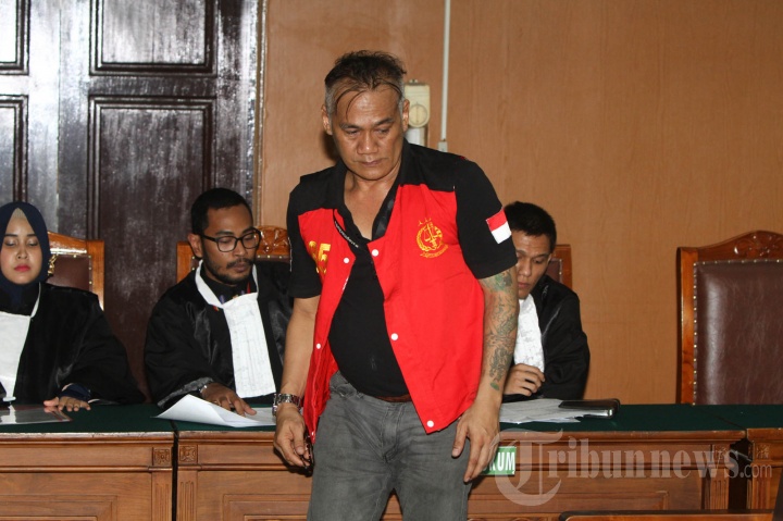 Tio Pakusadewo Jalani Sidang Dakwaan