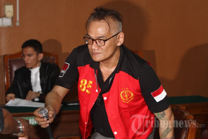 Tio Pakusadewo Jalani Sidang Dakwaan