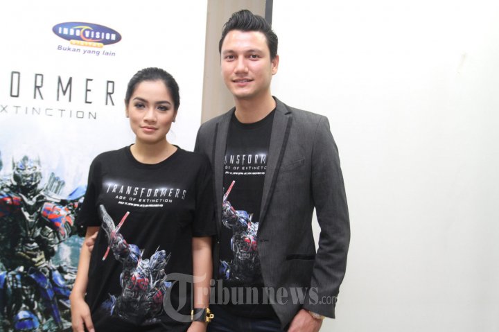 Titi Kamal dan Christian Sugiono di RS Dharmais