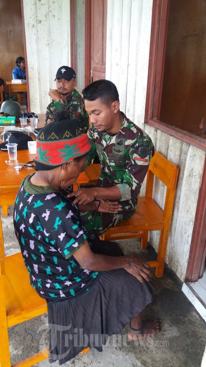 TNI Gelar Pengobatan Massal di Puncak Jaya Papua