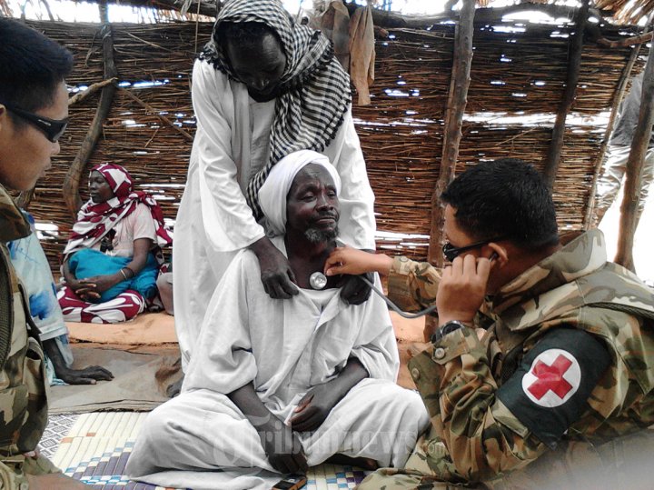 TNI Gelar Pengobatan Massal Gratis di Darfur Barat