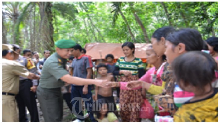 TNI Korem 042/Gapu Terima 61 Senjata Rakitan Laras Panjang