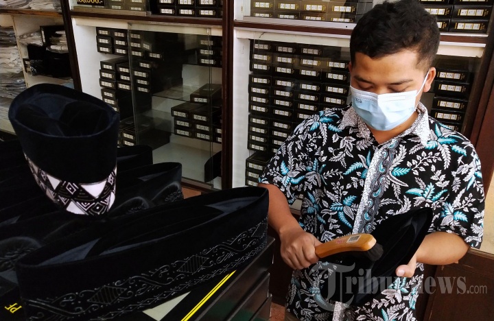 Toko Peci M Iming Bandung Laris Manis