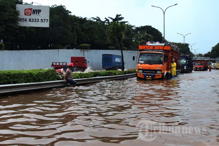 Tol JORR TB Simatupang Banjir