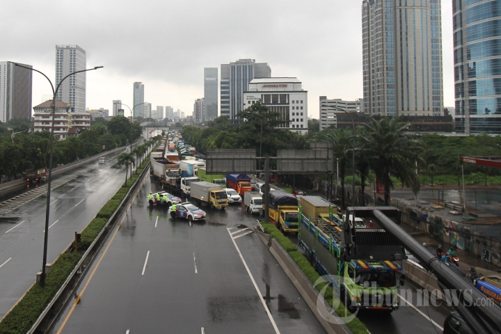 Tol JORR TB Simatupang Banjir