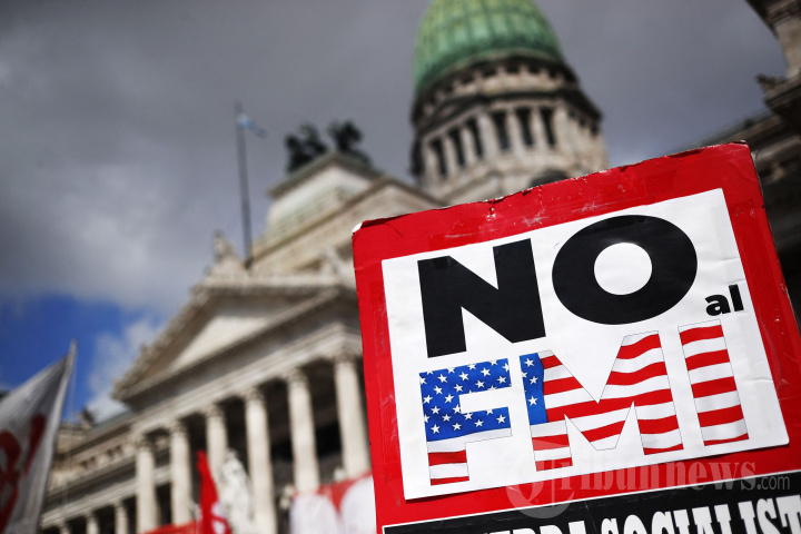 Tolak IMF, Demonstrasi Ricuh di Argentina