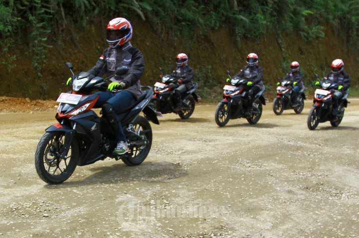 Touring 10 Rider Kendarai Supra GTR 150 R
