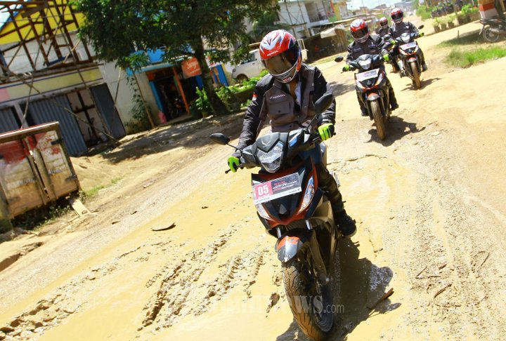 Touring 10 Rider Kendarai Supra GTR 150 R