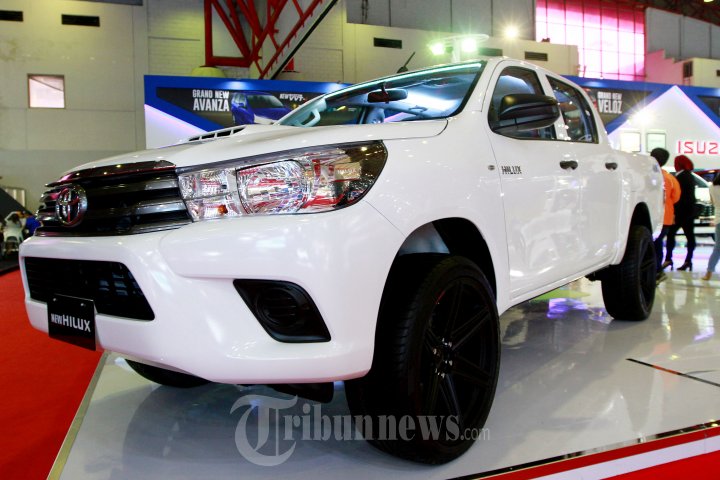 Toyota New Hilux di Ajang IIMS 2015